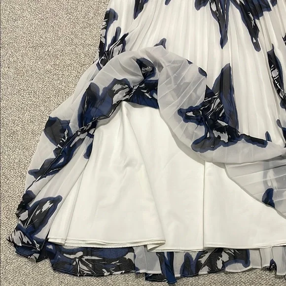 Banana Republic Elegant Floral Pleated Skirt - White and Blue - Picture 2 of 6